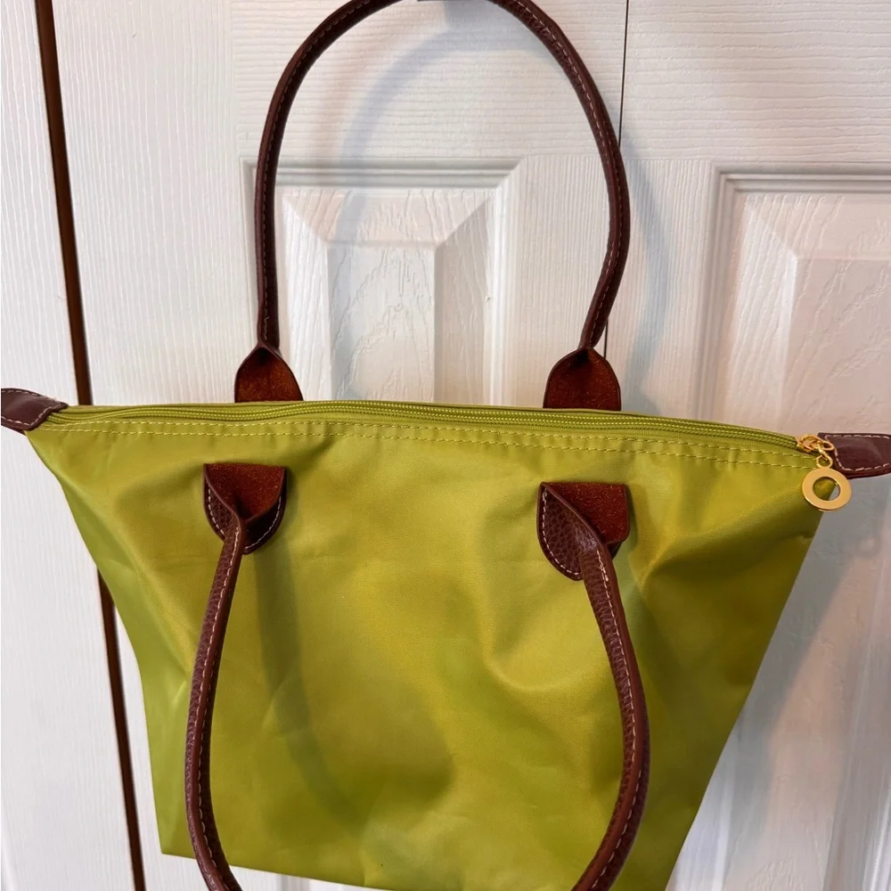 Stylish LimeGreen Nylon Tote Bag Brown Faux Leather Handles NWTS lightweight - Picture 6 of 10